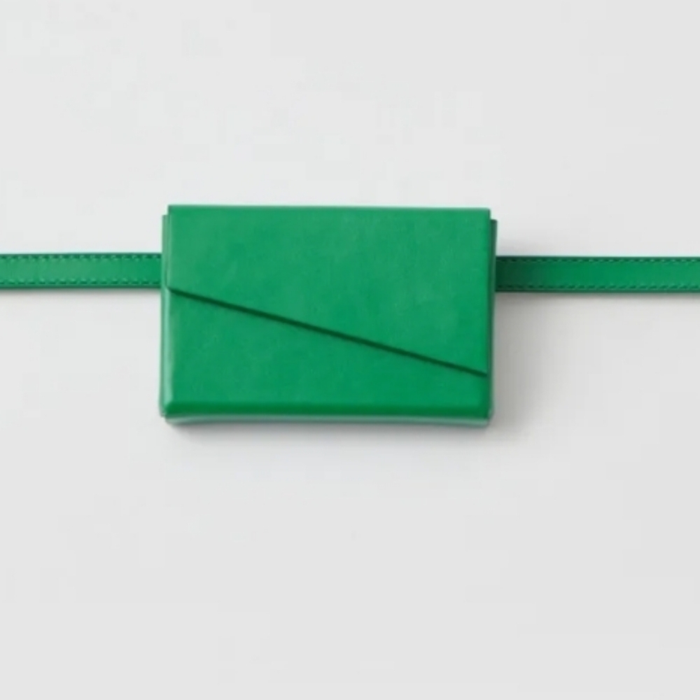 Closed mini crossbody bag/belt bag
